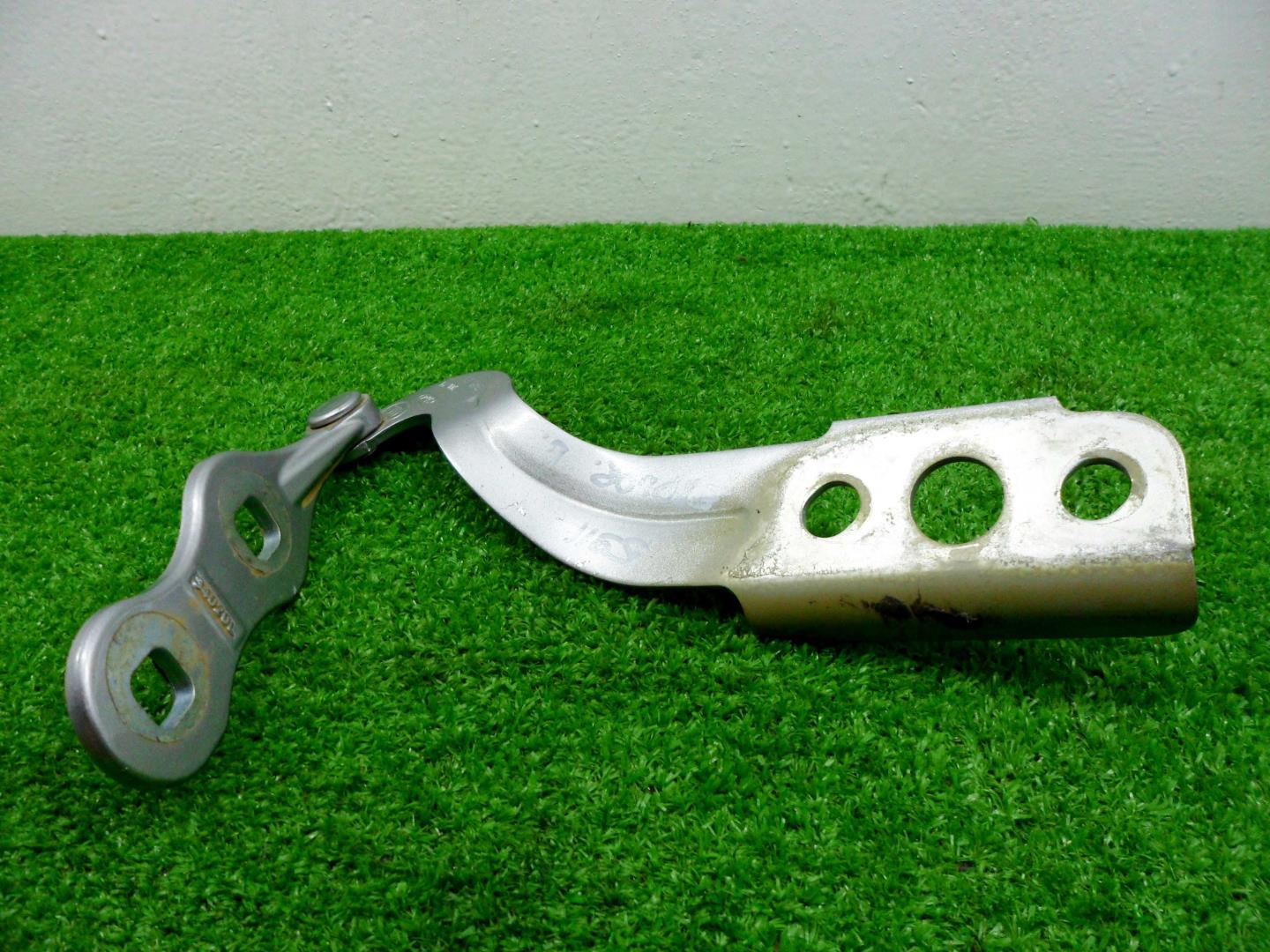 Петля крышки багажника