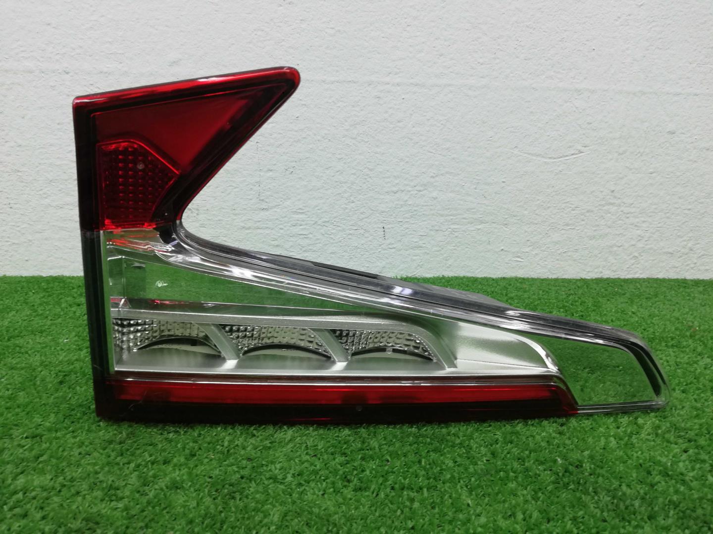 Фонарь задний внутренний правый