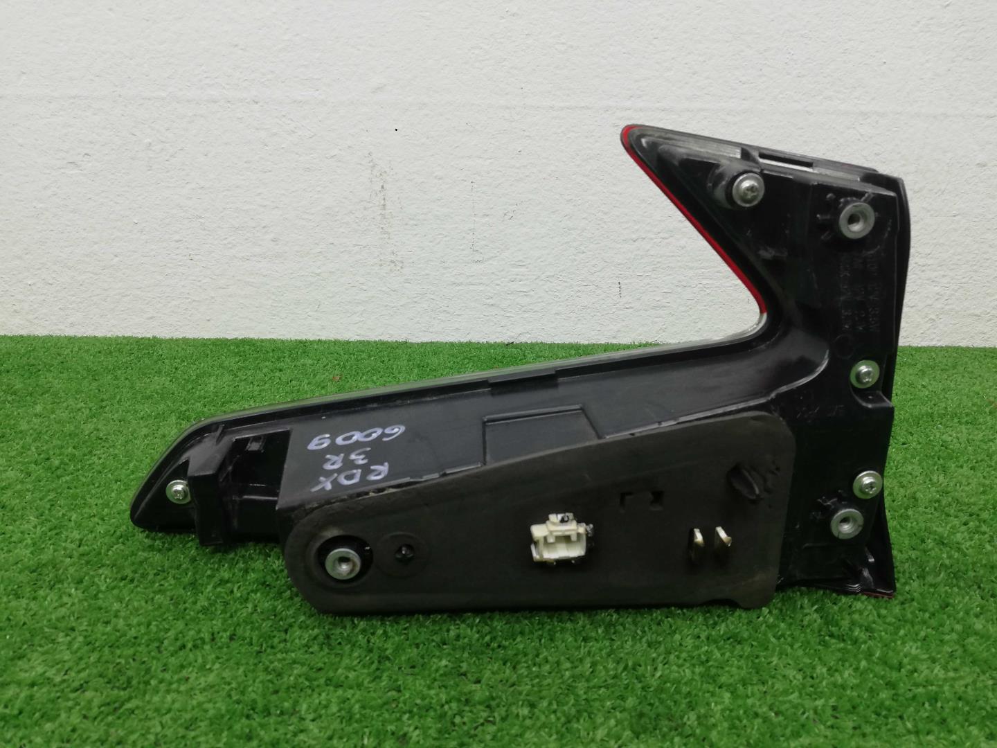 Фонарь задний внутренний правый