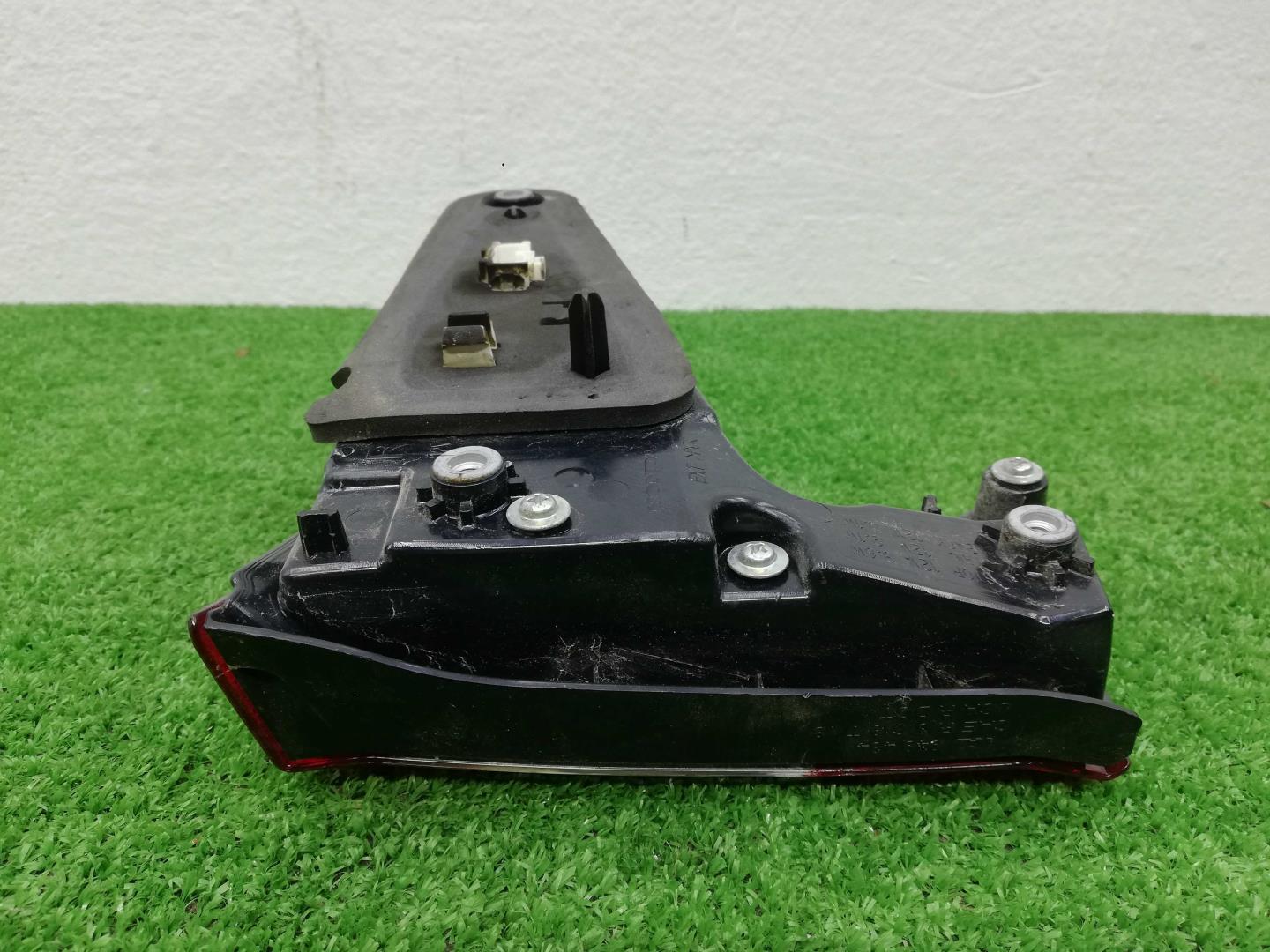 Фонарь задний внутренний правый