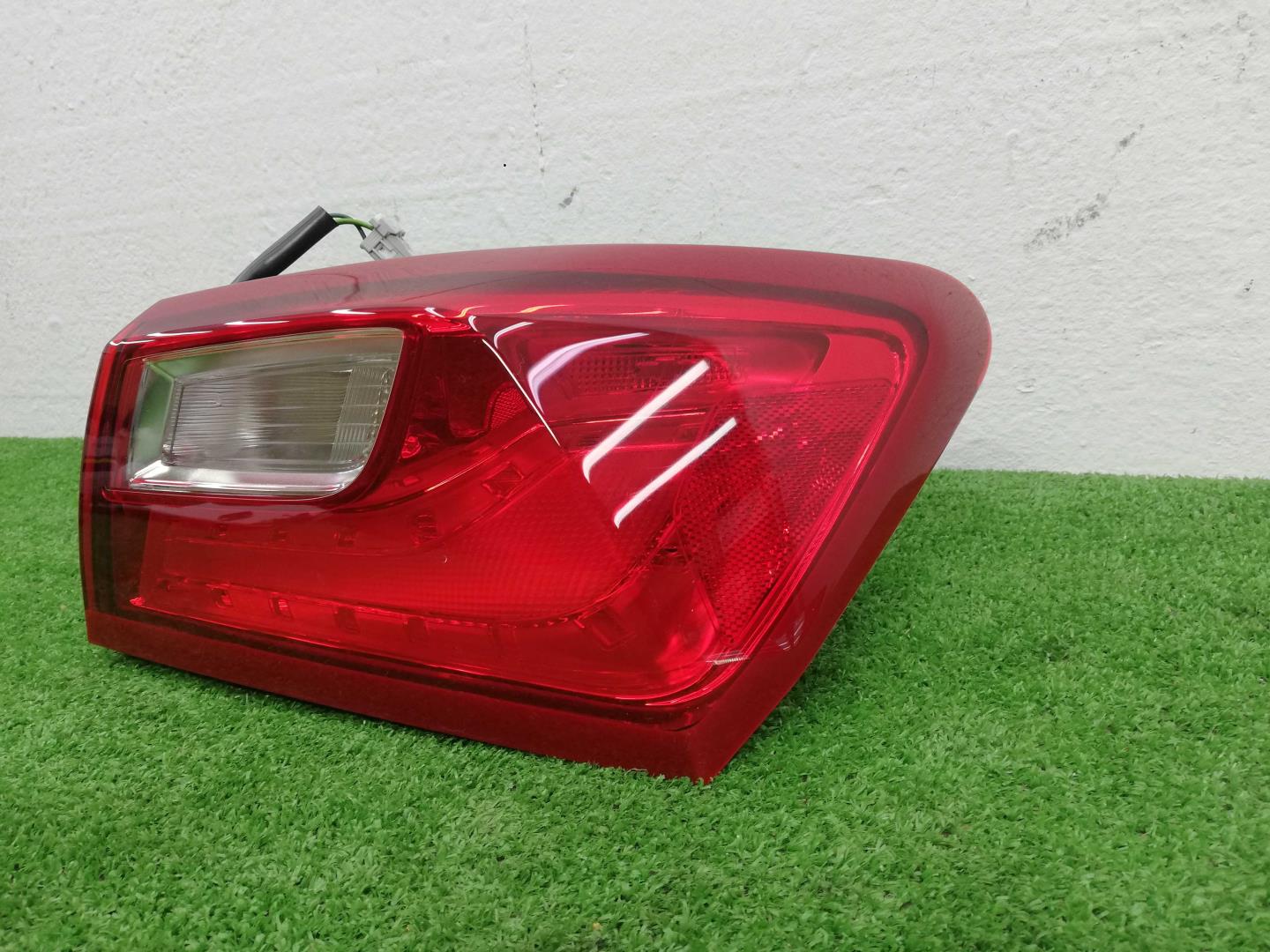 Фонарь задний наружный правый