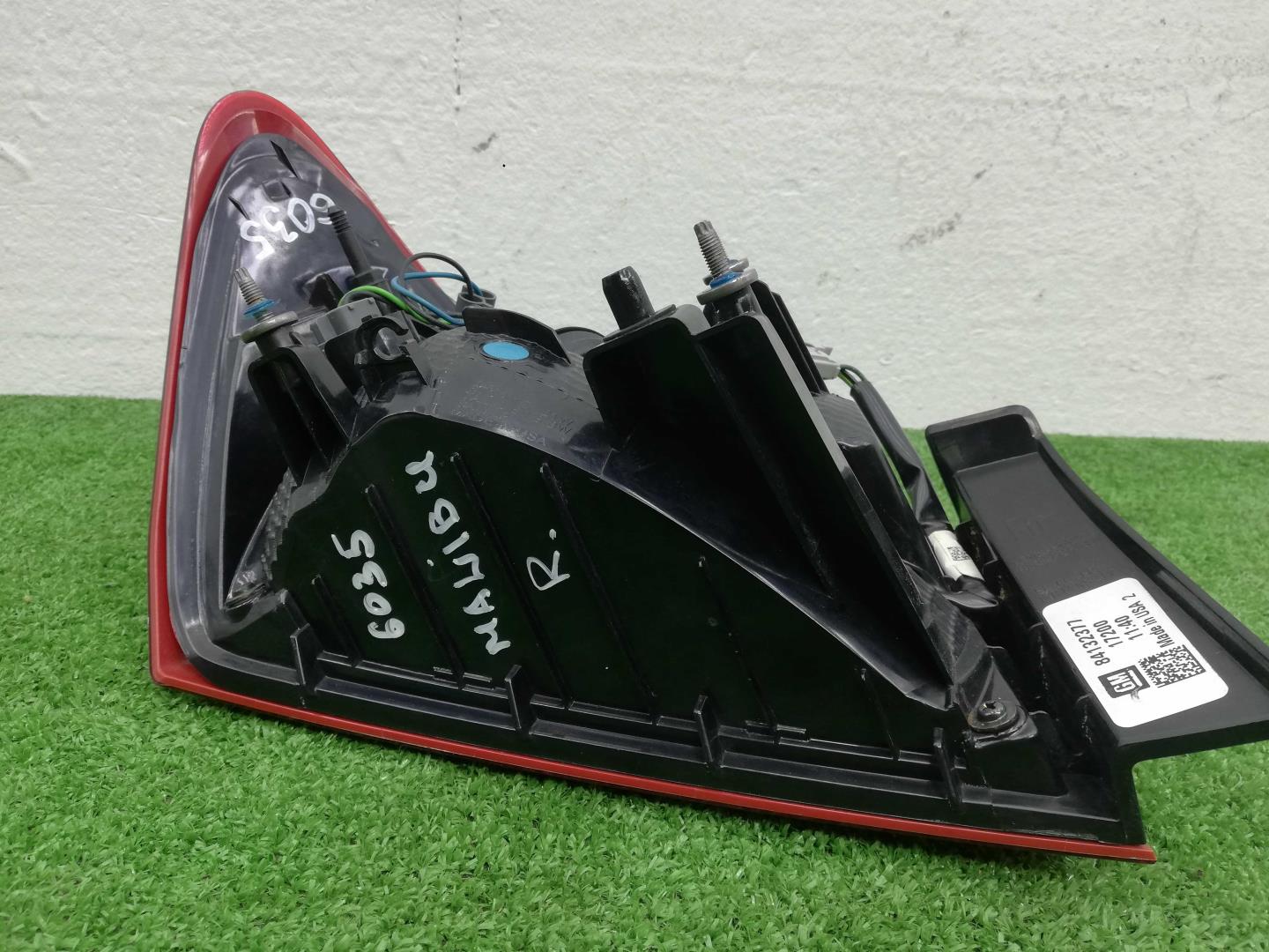 Фонарь задний наружный правый