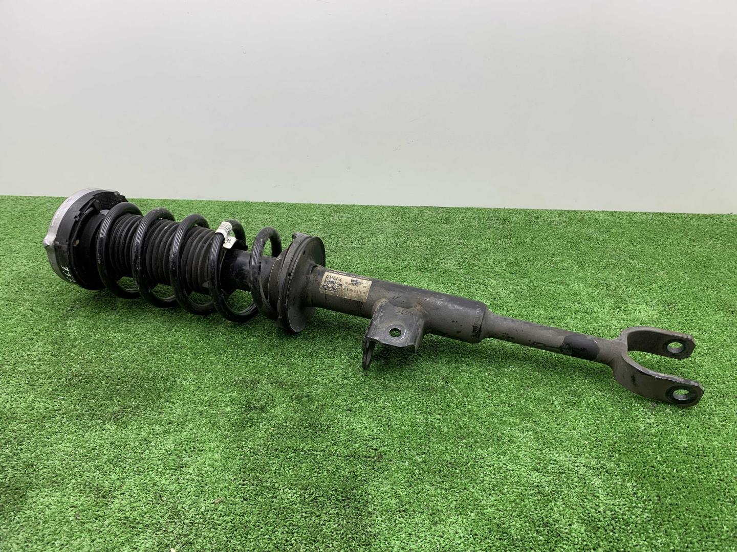 Амортизатор передний правый