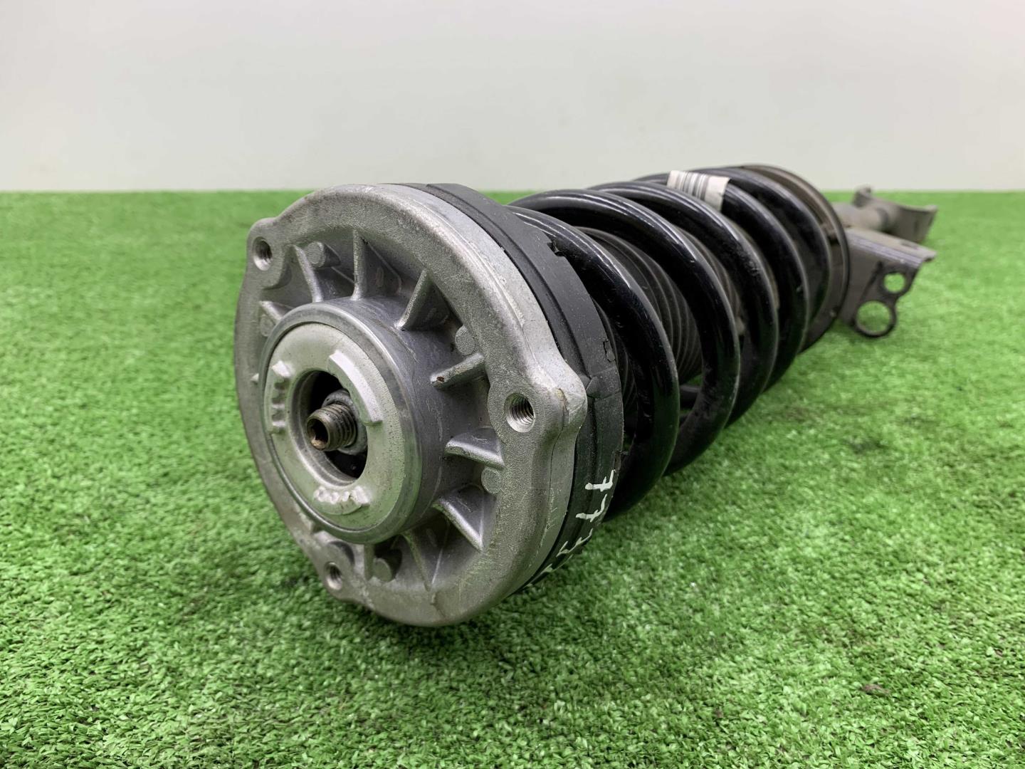 Амортизатор передний правый