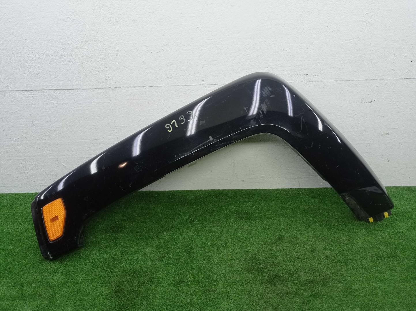 Накладка переднего крыла левого