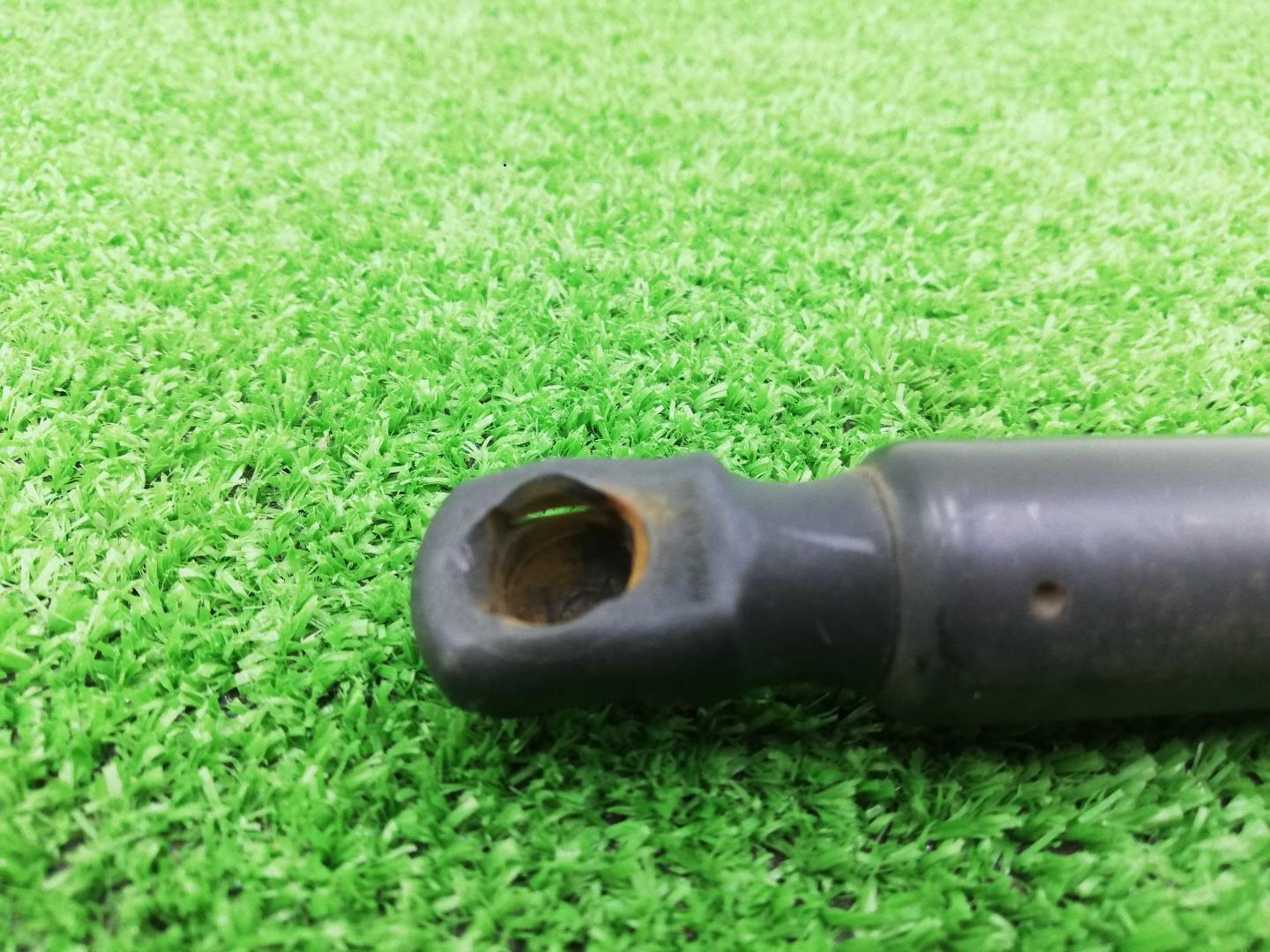 Амортизатор крышки багажника