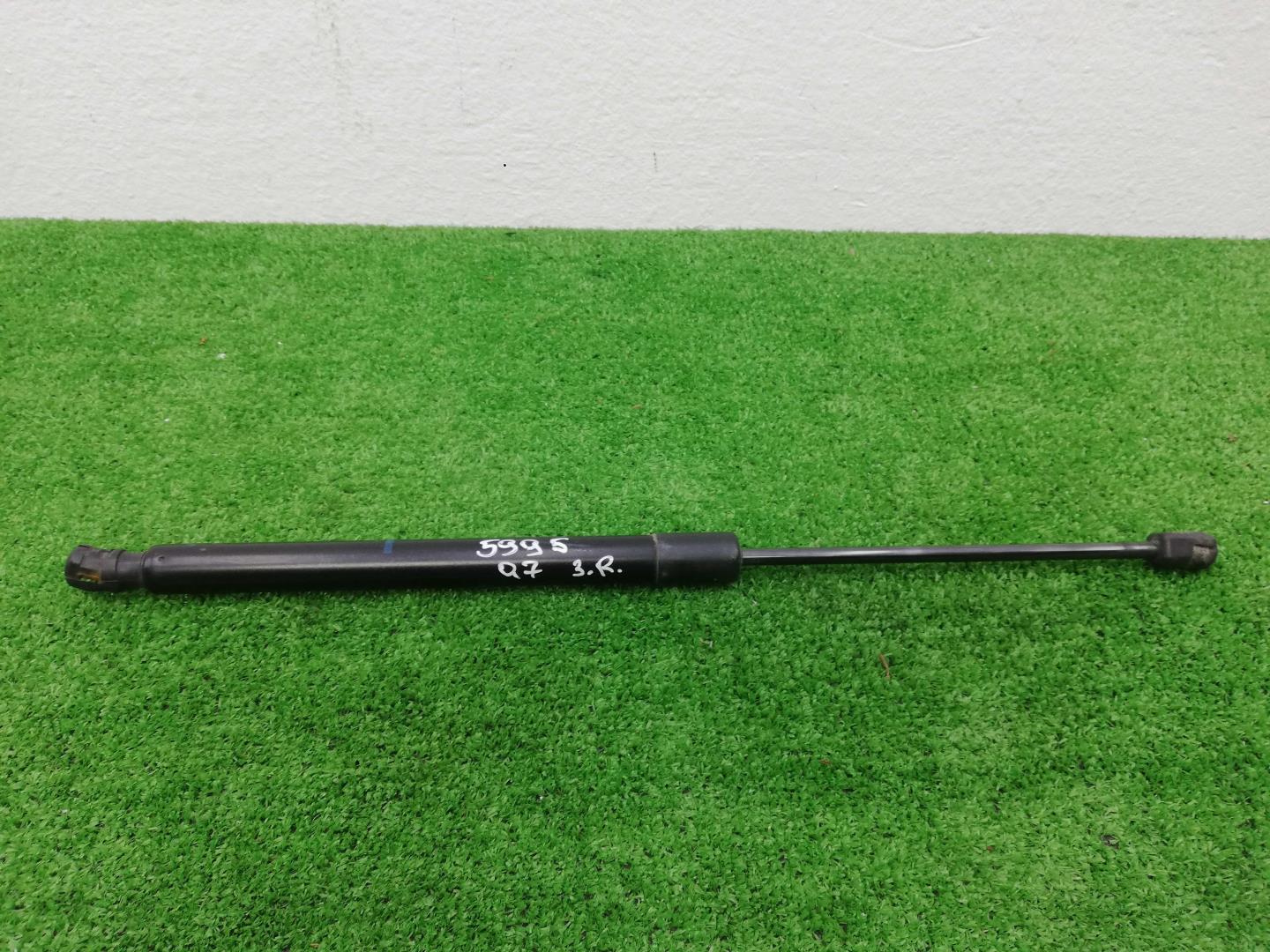 Амортизатор крышки багажника