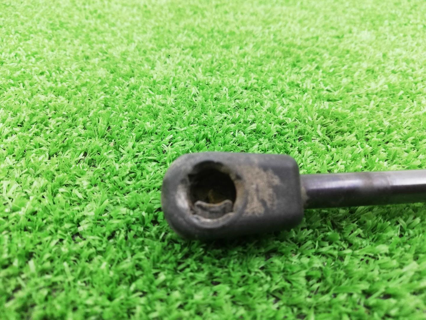 Амортизатор крышки багажника