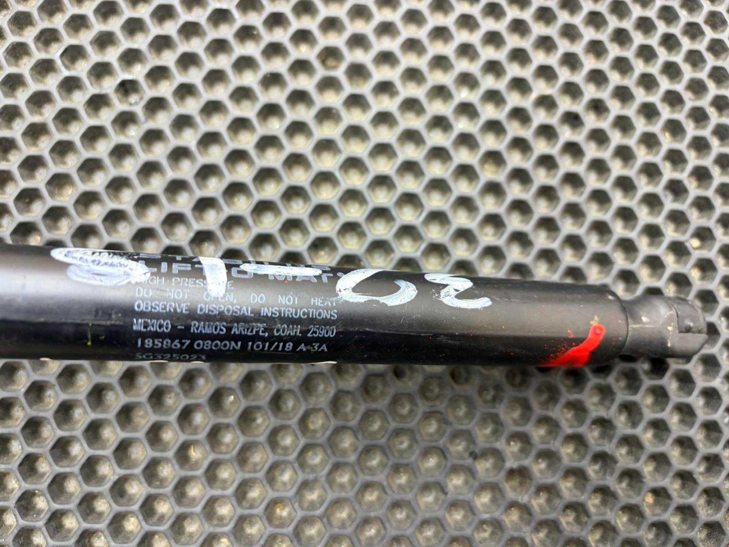 Амортизатор крышки багажника