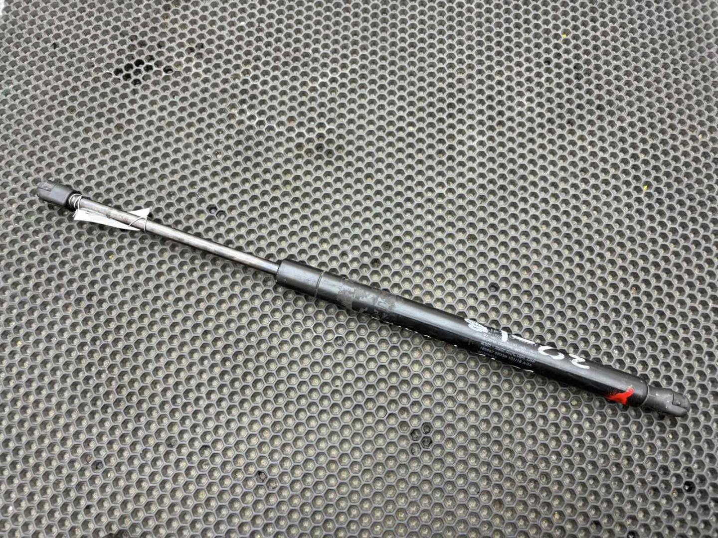 Амортизатор крышки багажника