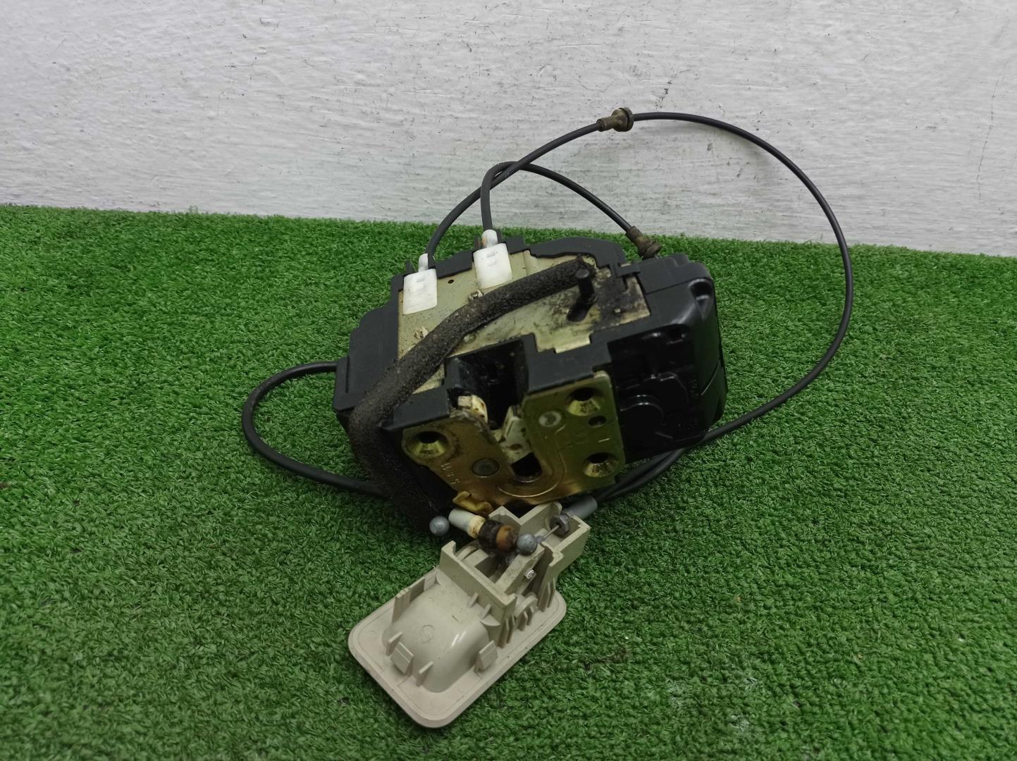 Замок двери задней левой