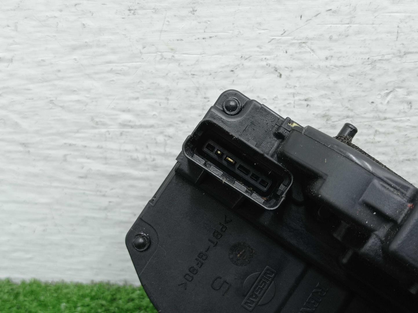 Замок двери задней левой