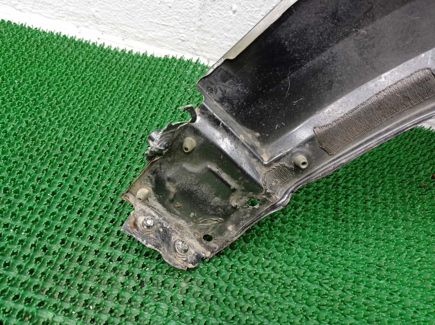 Крыло переднее левое