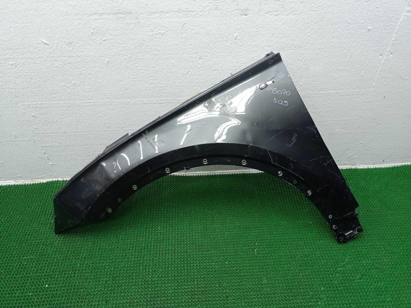 Крыло переднее левое