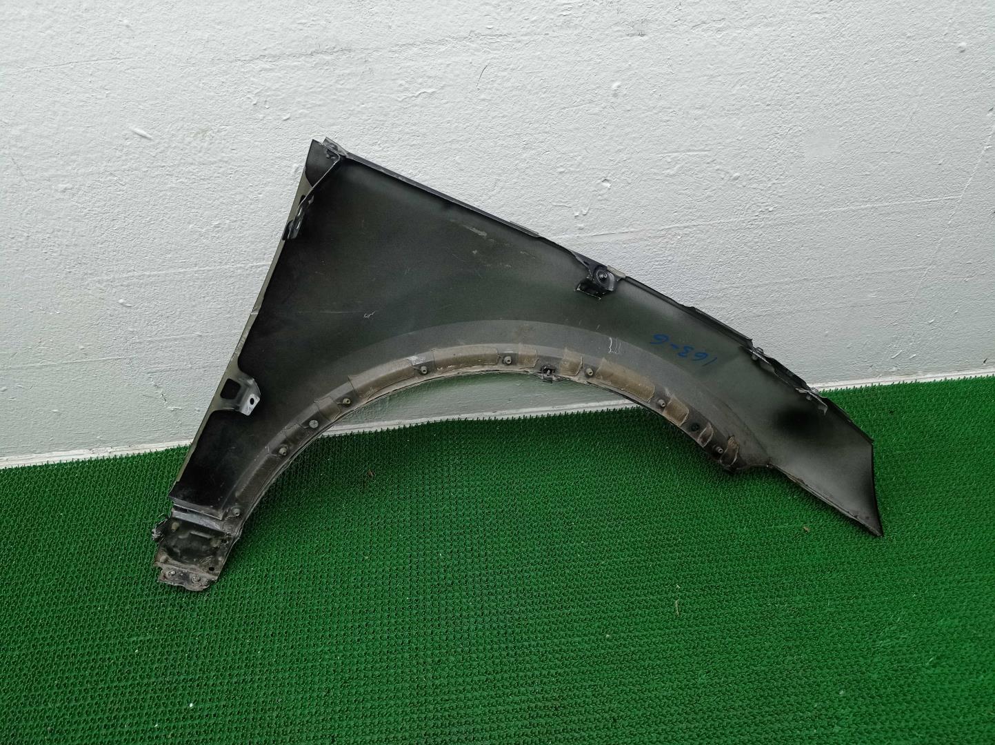 Крыло переднее левое