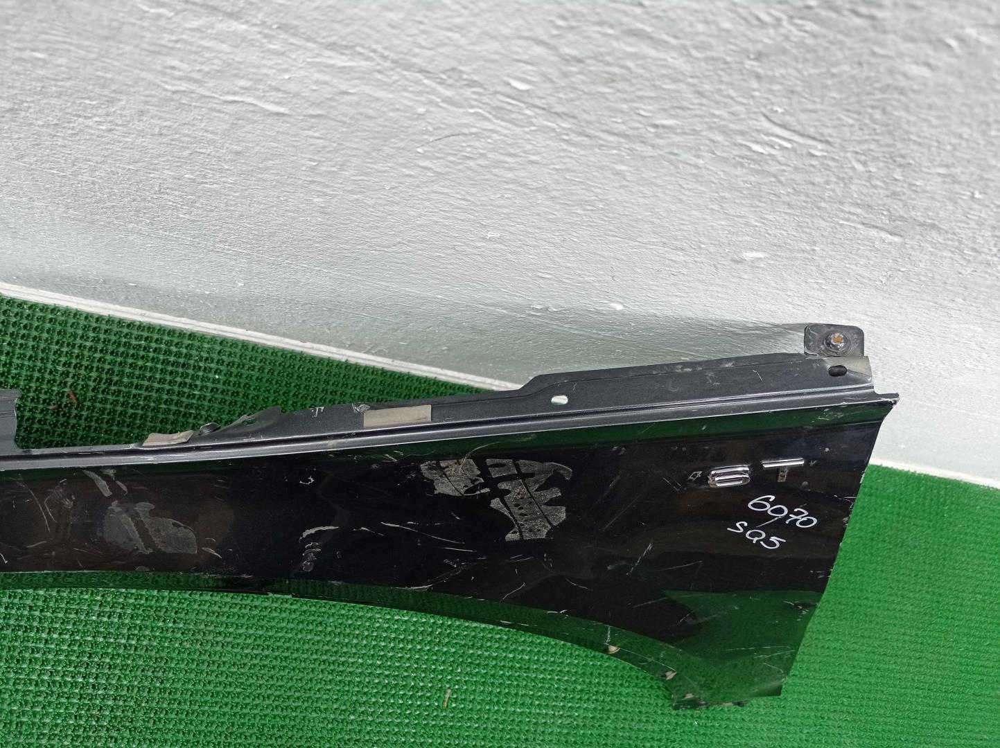 Крыло переднее левое