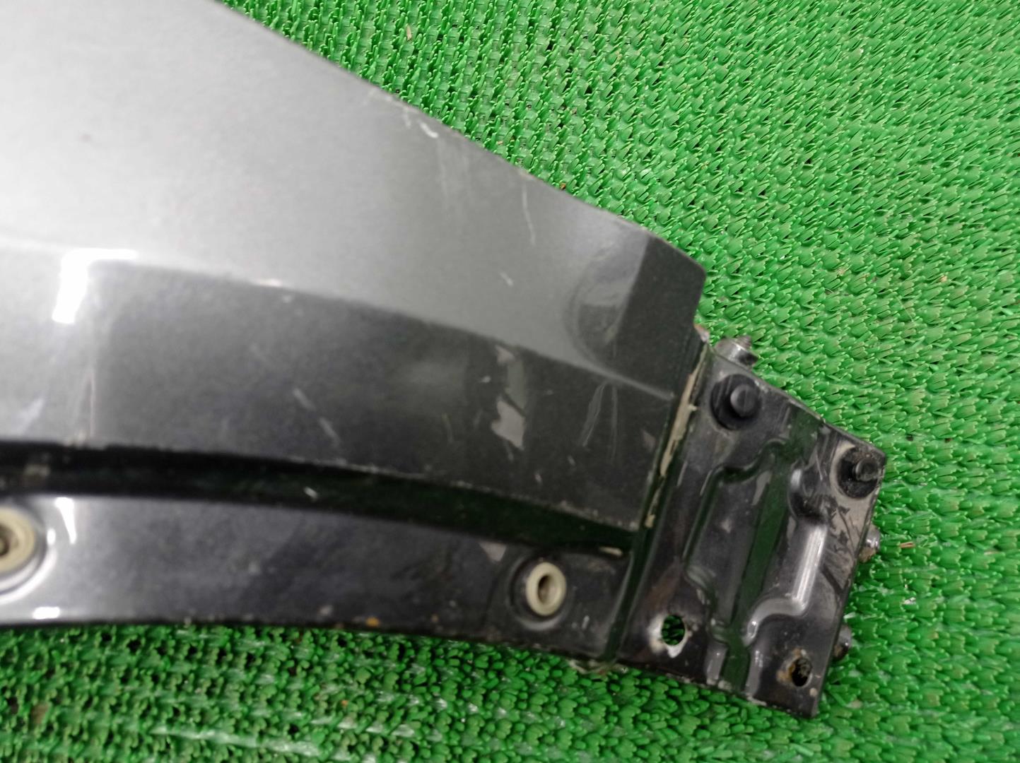 Крыло переднее левое