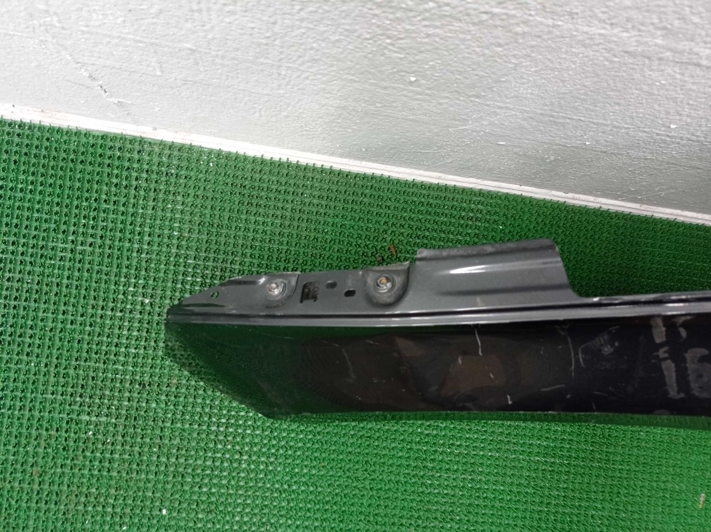 Крыло переднее левое