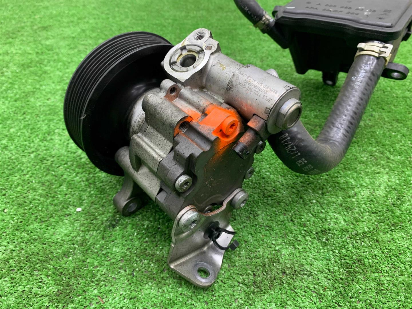 Насос ГУР (гидроусилитель руля)