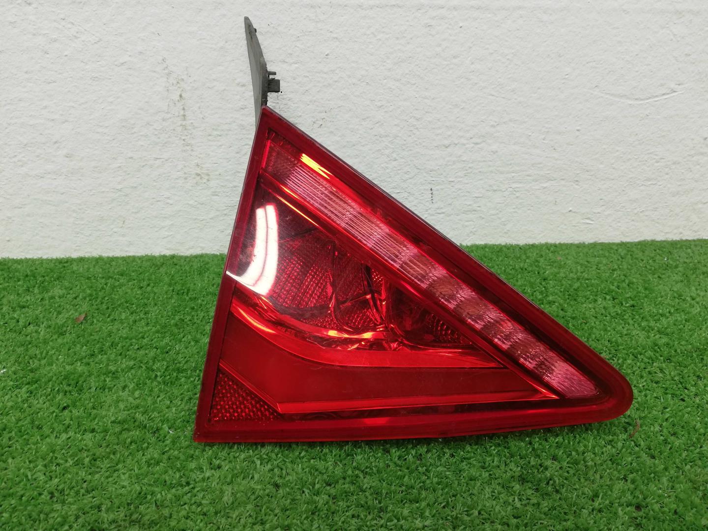 Фонарь задний внутренний левый