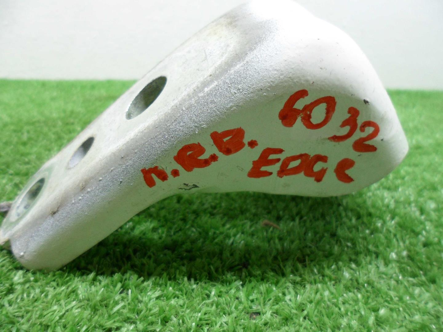 Петля двери передней