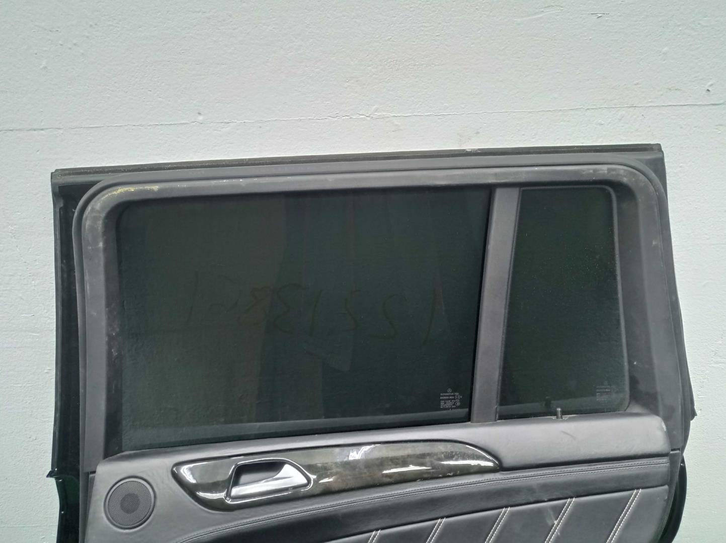 Дверь задняя правая