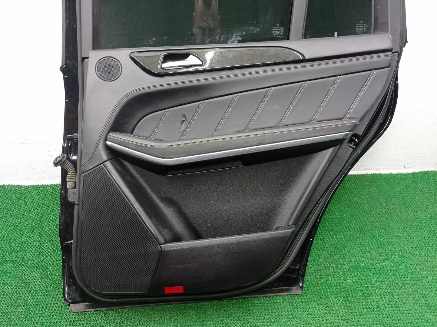 Замок двери задней правой