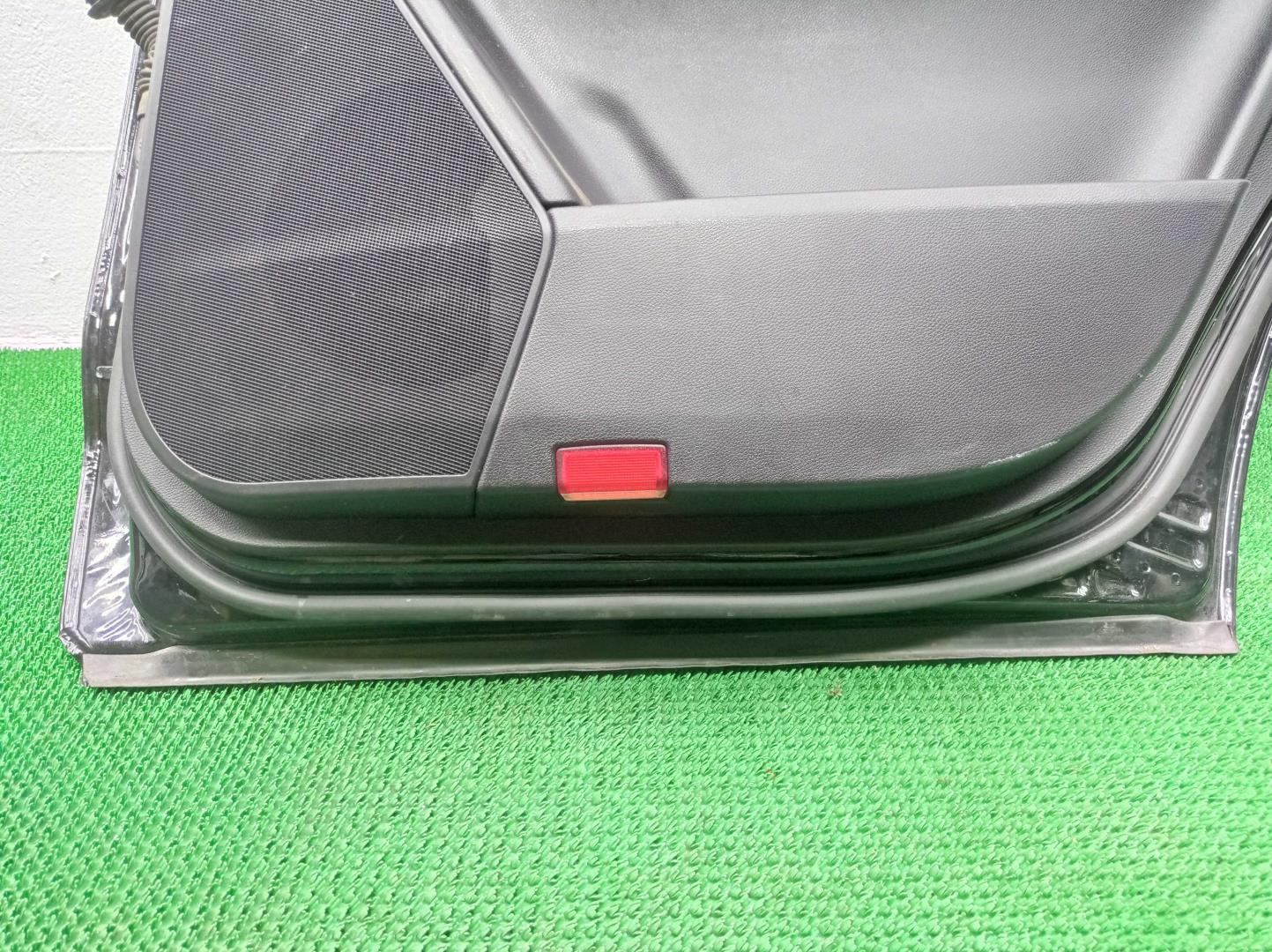 Замок двери задней правой