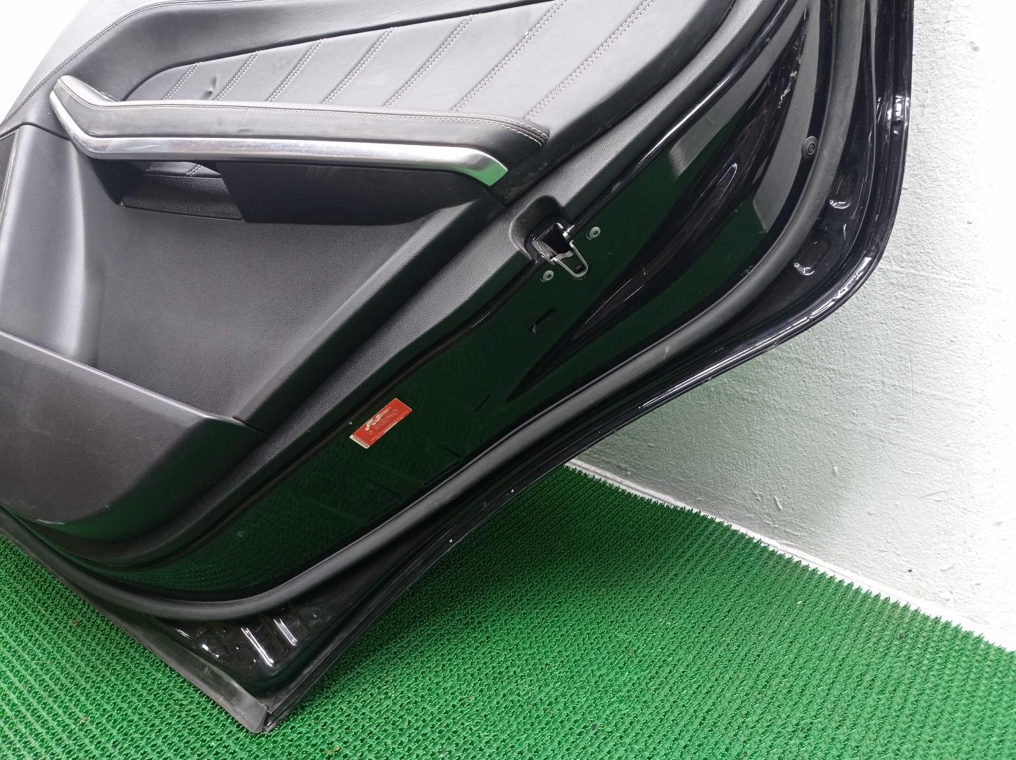 Замок двери задней правой