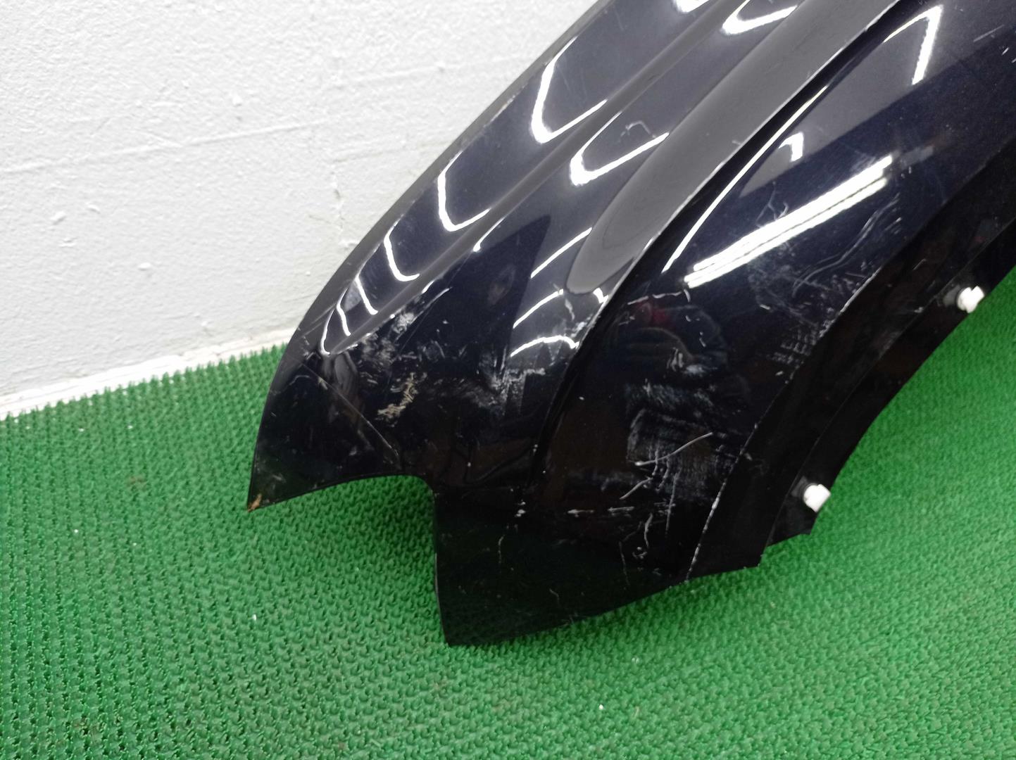 Крыло переднее левое