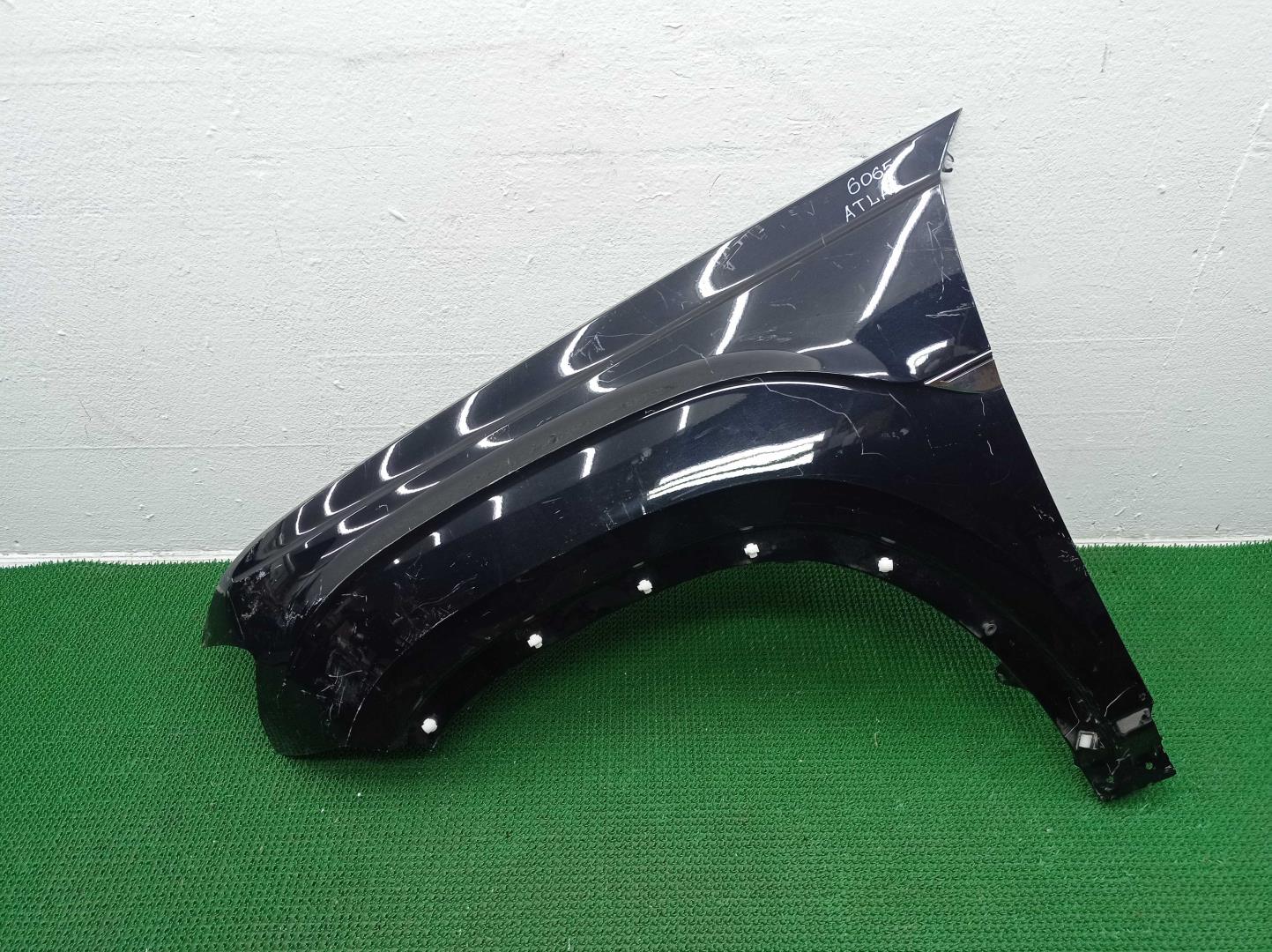 Крыло переднее левое