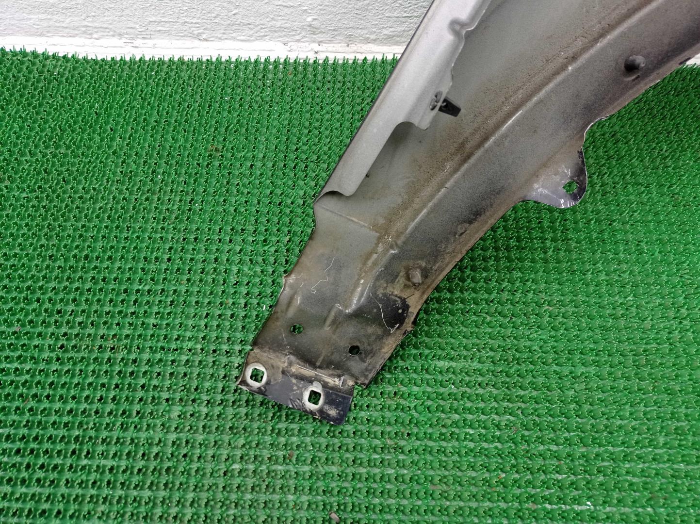 Крыло переднее левое