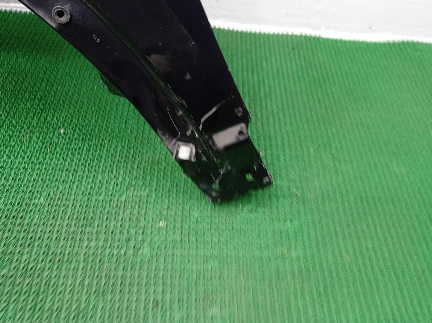 Крыло переднее левое