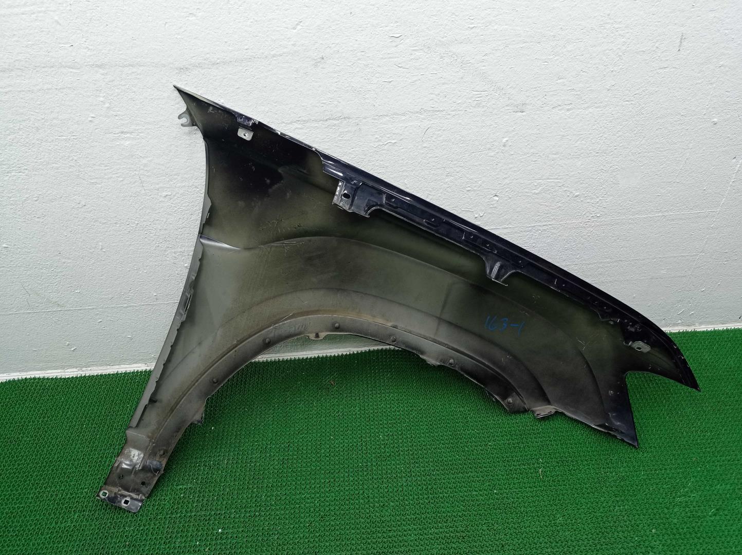 Крыло переднее левое