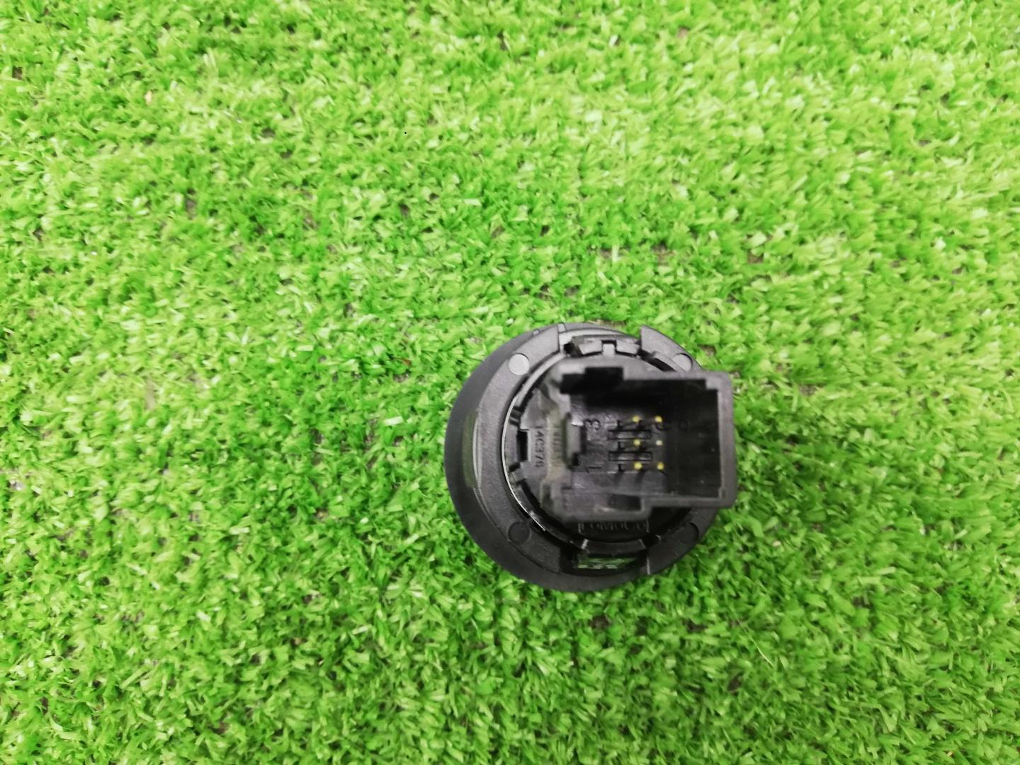 Кнопка запуска двигателя