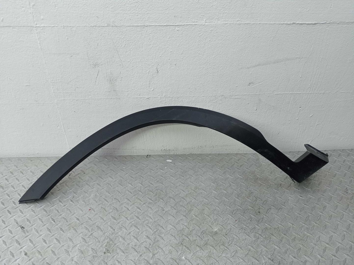 Накладка переднего крыла левого