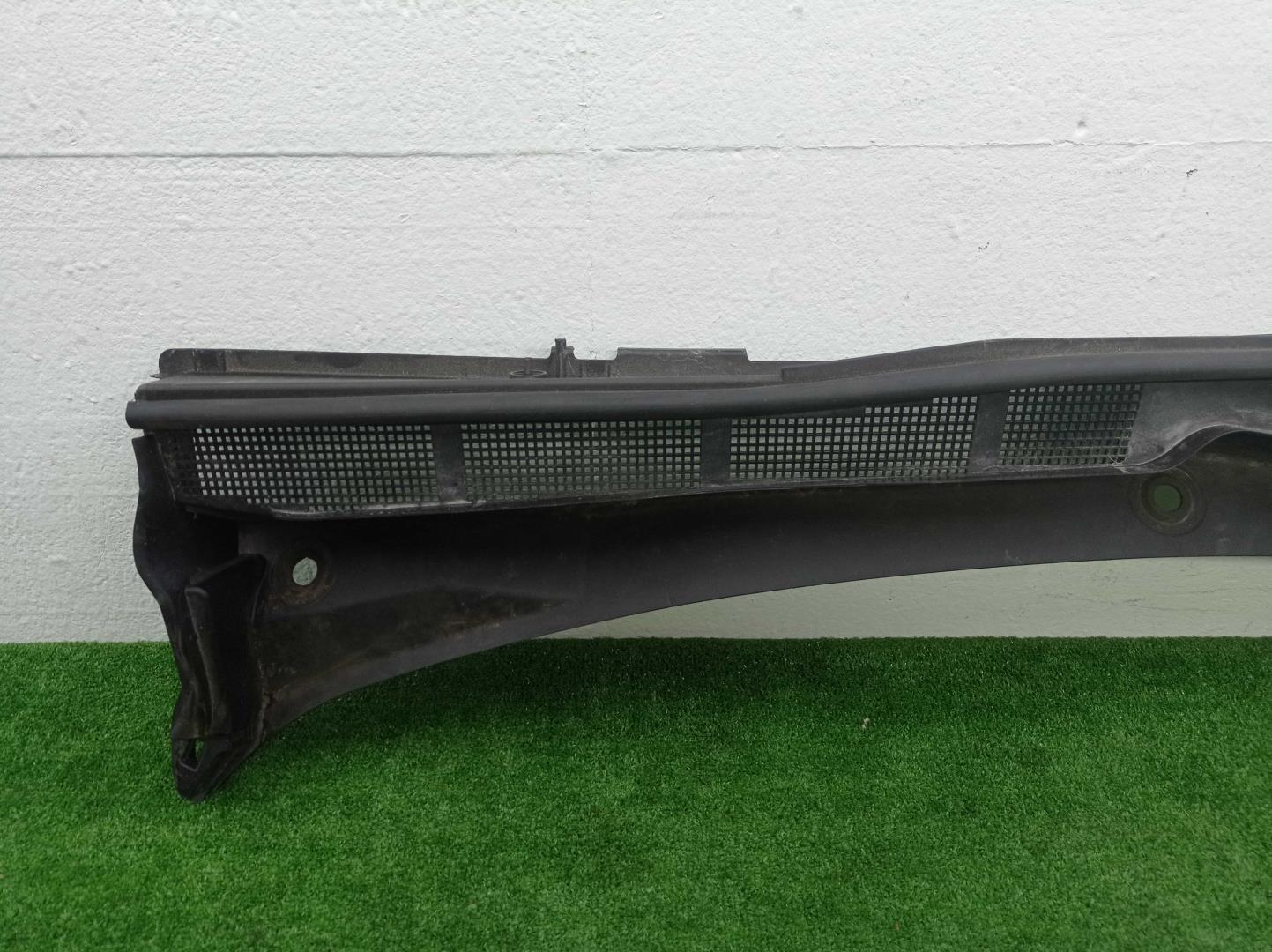 Решетка стеклоочистителей (Жабо)