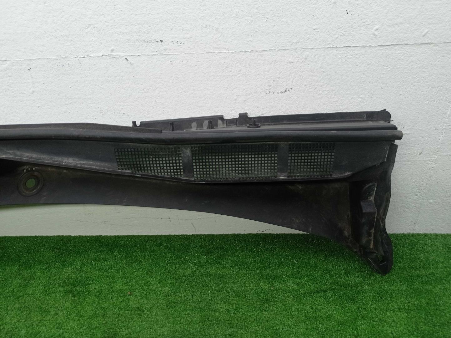 Решетка стеклоочистителей (Жабо)