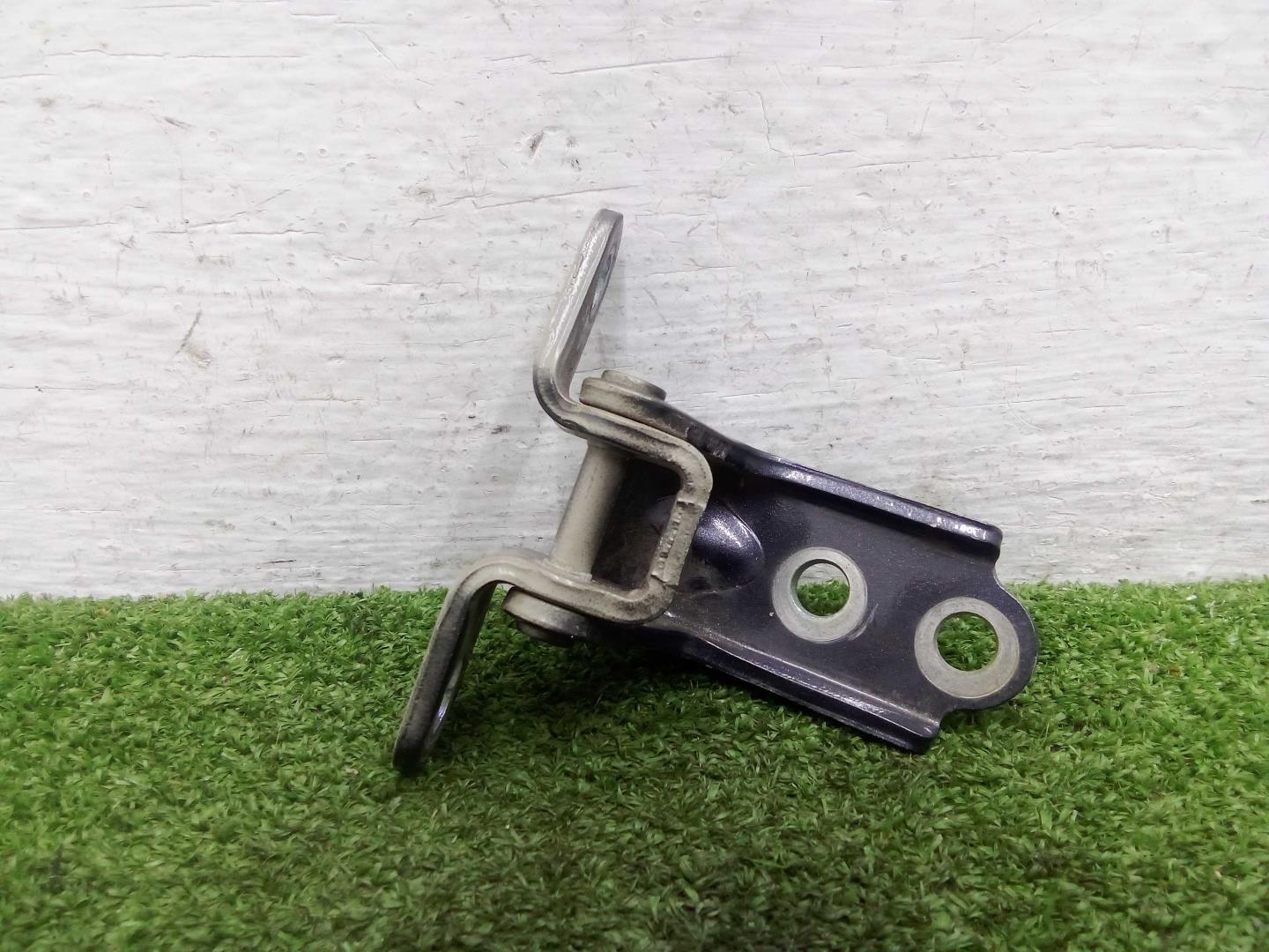 Петля двери