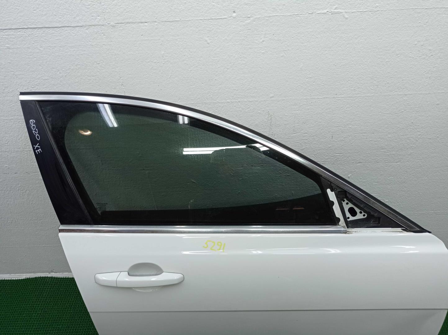 Ручка двери передней наружная правая