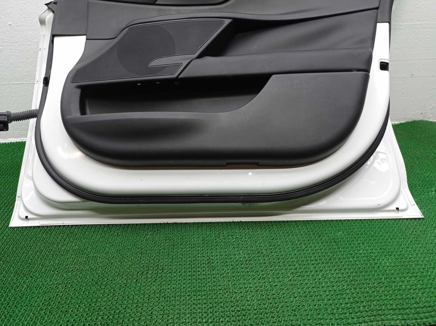 Ручка двери передней наружная правая