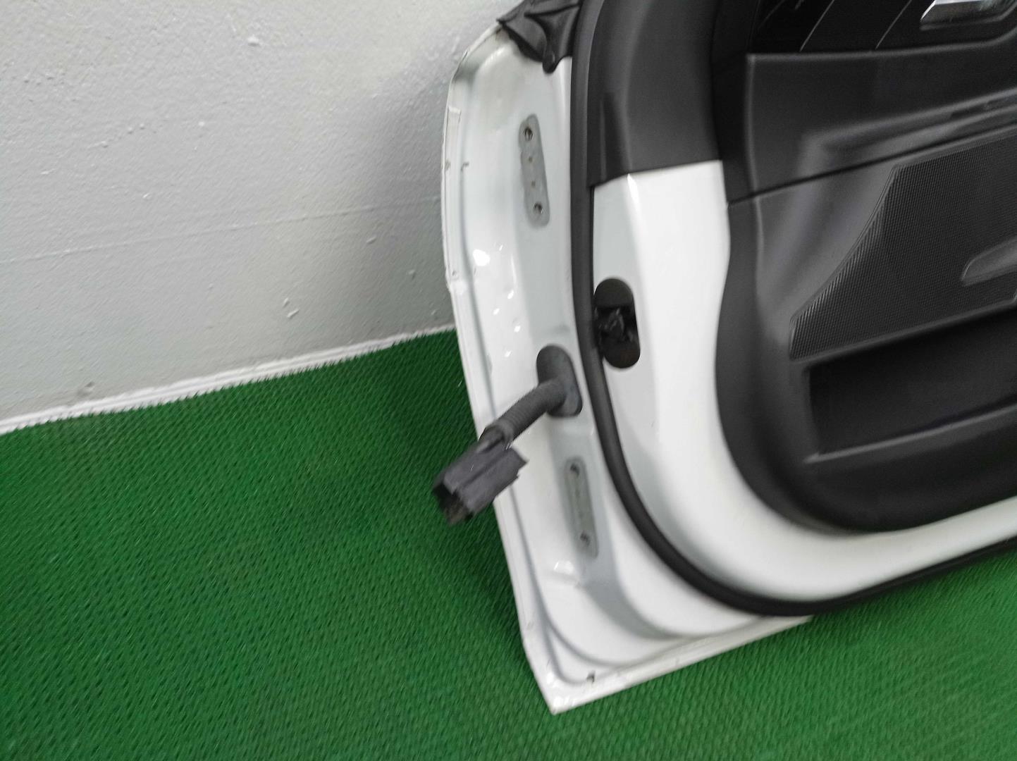 Ручка двери передней наружная правая