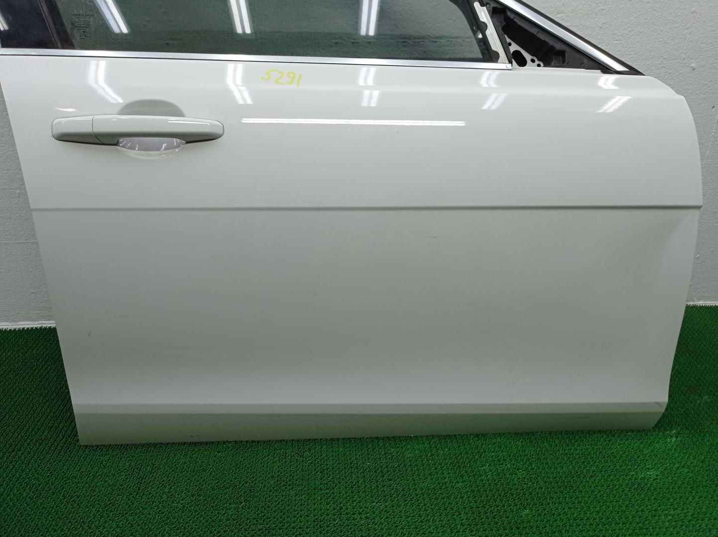 Ручка двери передней наружная правая