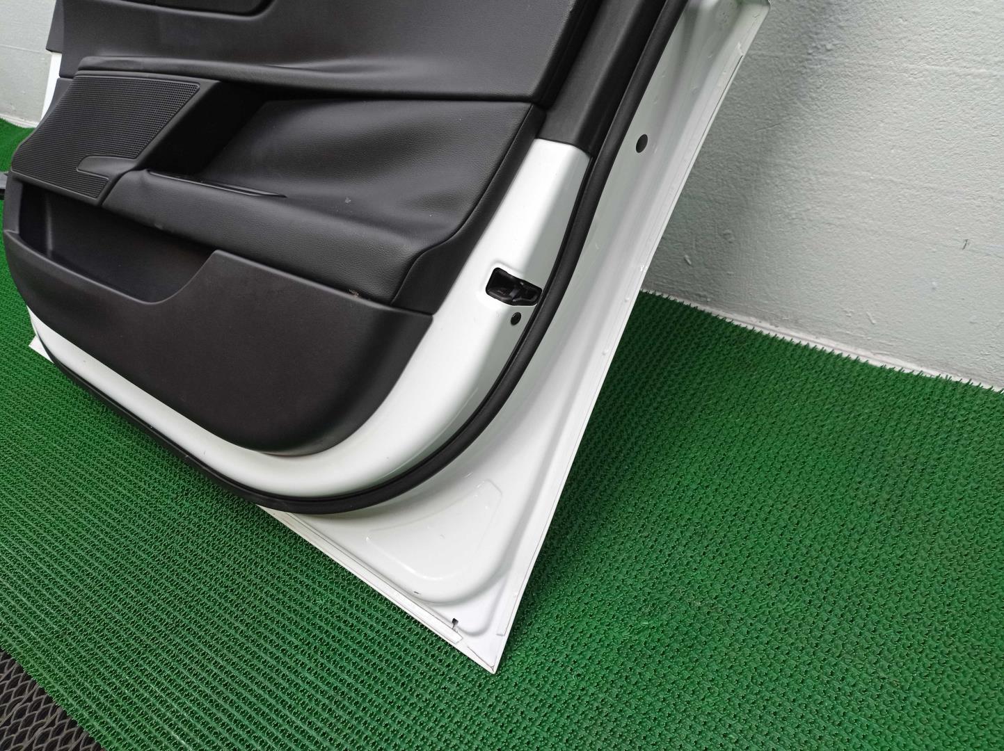 Ручка двери передней наружная правая