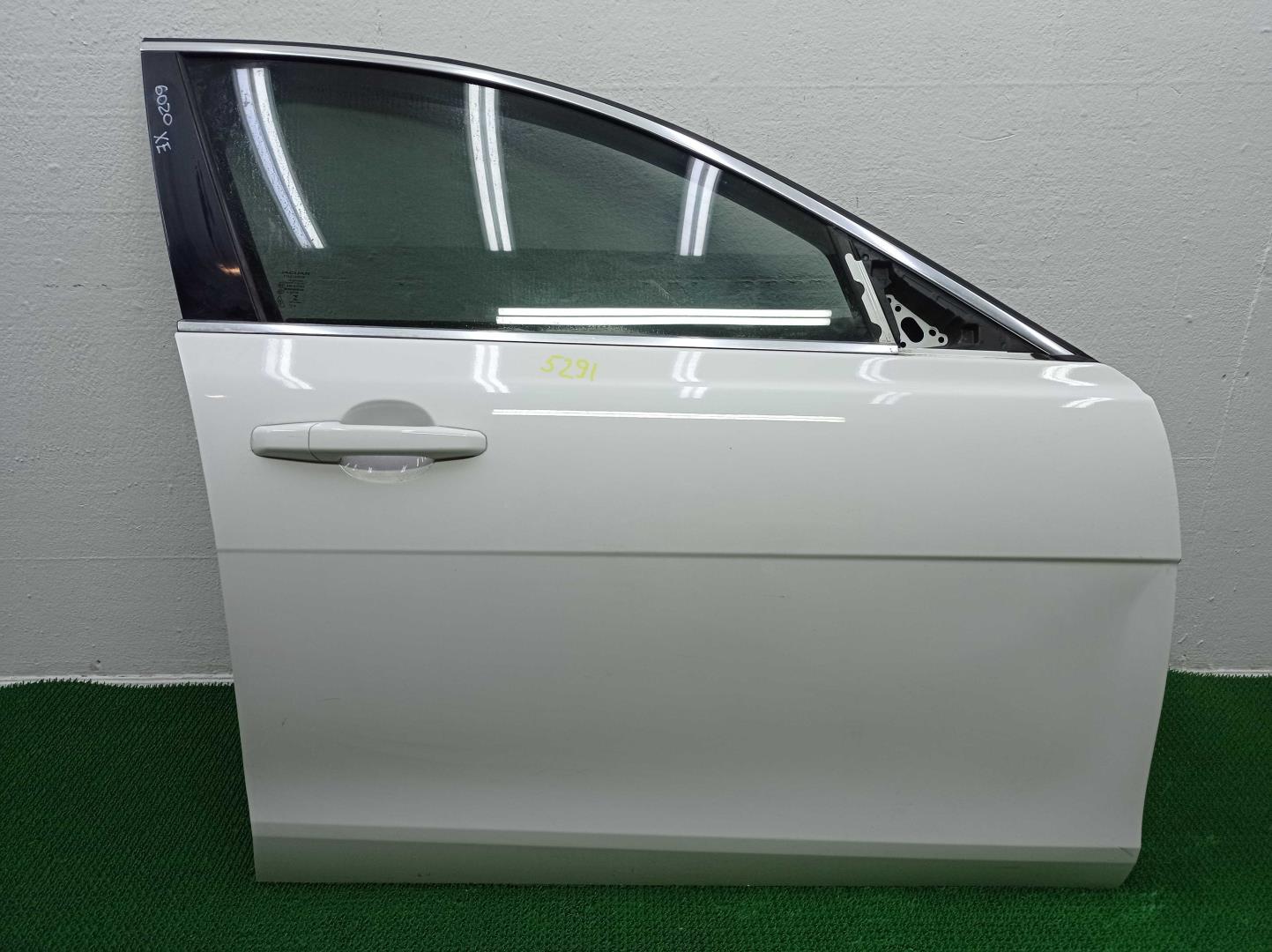 Ручка двери передней наружная правая