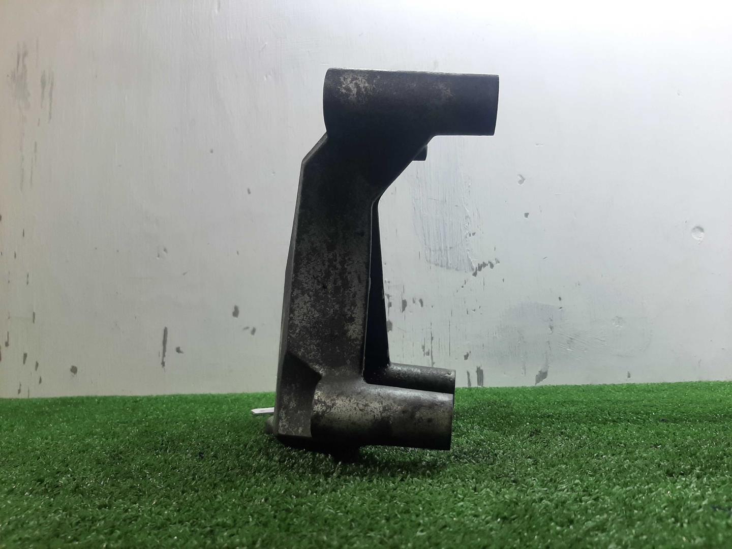 Кронштейн двигателя