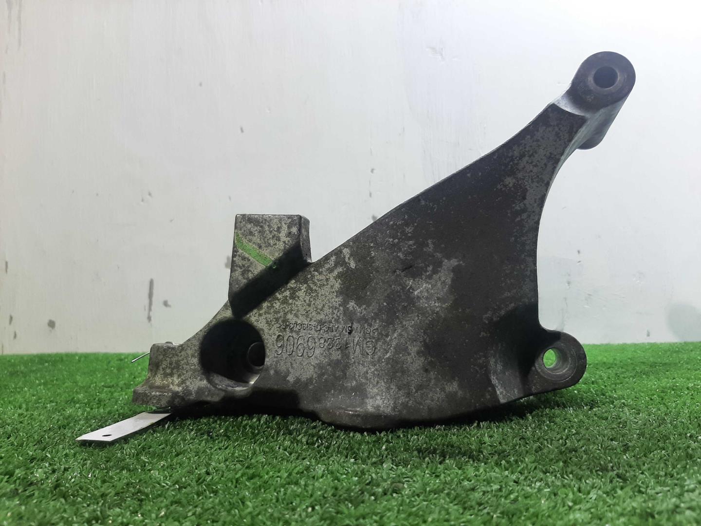 Кронштейн двигателя