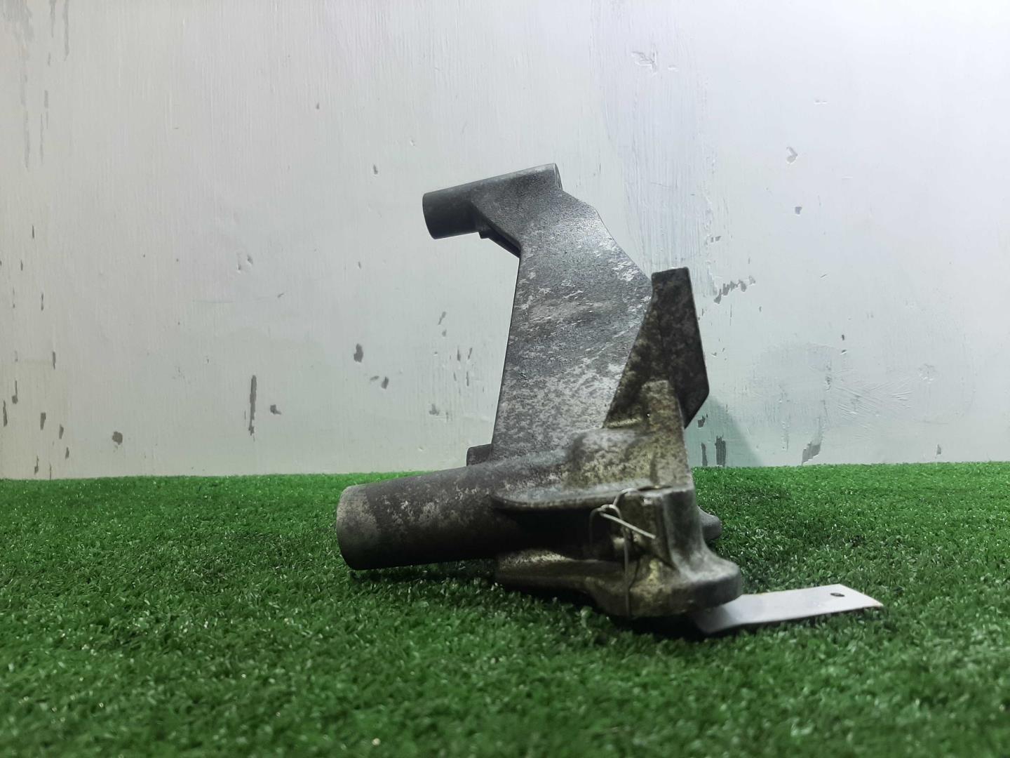 Кронштейн двигателя