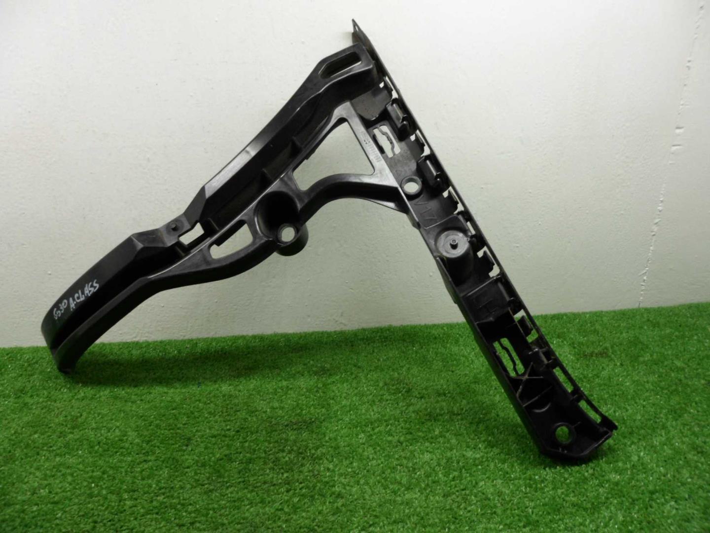 Кронштейн заднего бампера