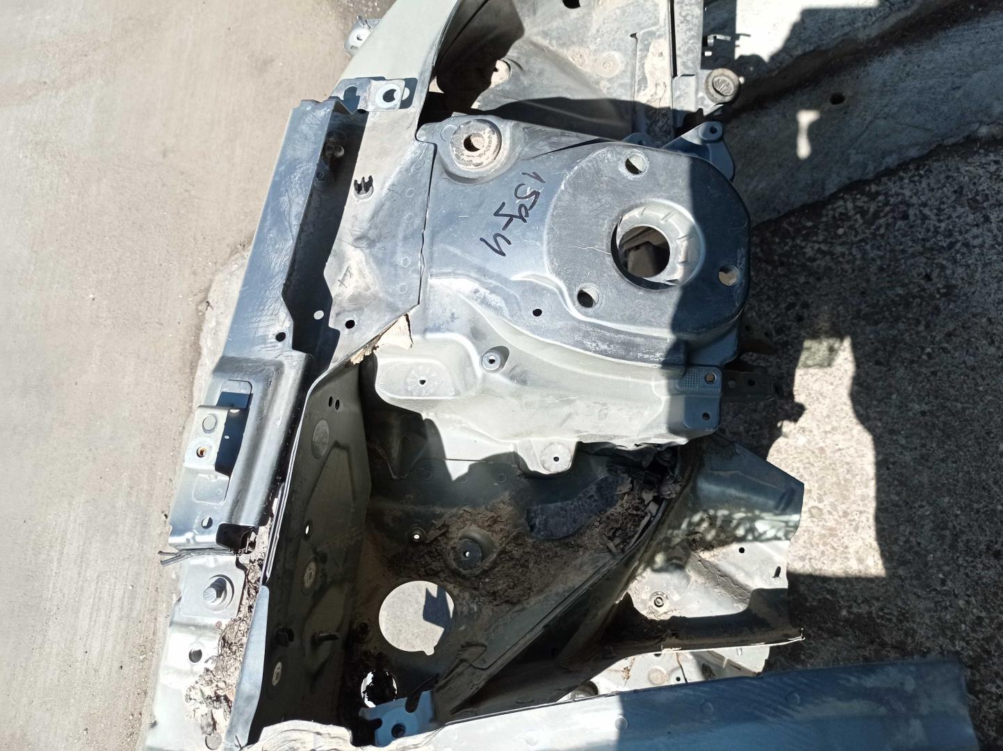 Кузовной элемент